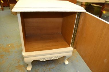 (n-7786) Valge väiksem kummut, öökapp