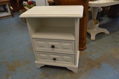 (n-7790) Valge kummut, öökapp