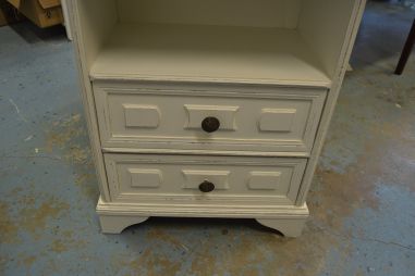 (n-7790) Valge kummut, öökapp