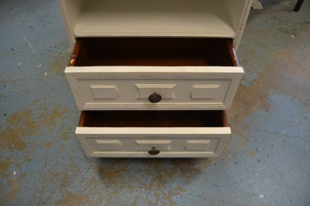 (n-7790) Valge kummut, öökapp