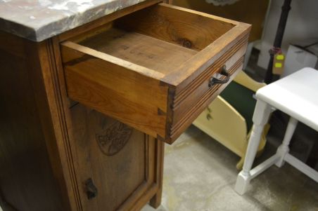 (n-7793) Kiviplaadiga kummut