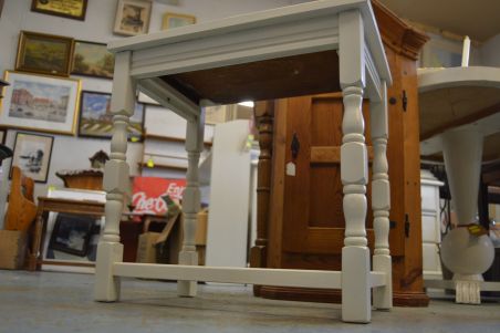 (n-7795) Valge lauake