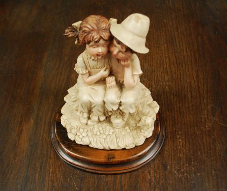 (n-7805) Kuju "Tüdruk, poiss ja koer"