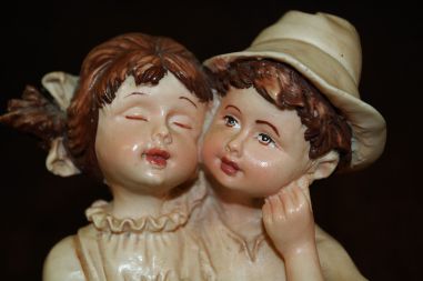 (n-7805) Kuju "Tüdruk, poiss ja koer"