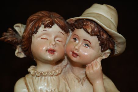 (n-7805) Kuju "Tüdruk, poiss ja koer"