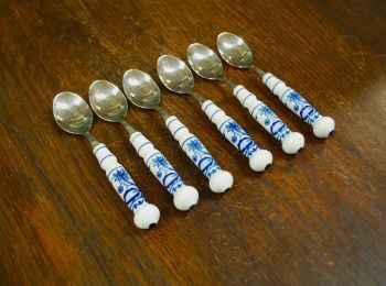 (n-7810/1) Unimewa DDR, sibulamustrilised portselanist käepidemetega tordilusikad, 6tk 2