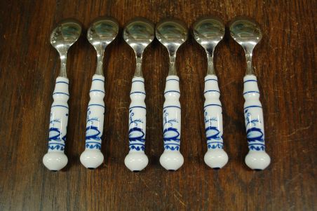 (n-7810/1) Unimewa DDR, sibulamustrilised portselanist käepidemetega tordilusikad, 6tk