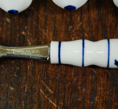 (n-7810/1) Unimewa DDR, sibulamustrilised portselanist käepidemetega tordilusikad, 6tk