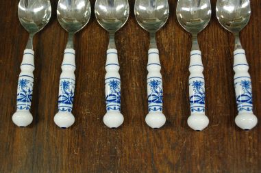 (n-7810/3) Unimewa DDR, sibulamustrilised portselanist käepidemetega supilusikad, 6tk