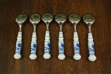 (n-7810/3) Unimewa DDR, sibulamustrilised portselanist käepidemetega supilusikad, 6tk