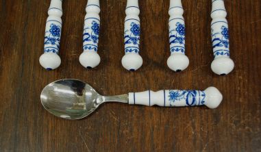 (n-7810/3) Unimewa DDR, sibulamustrilised portselanist käepidemetega supilusikad, 6tk