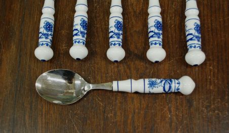 (n-7810/3) Unimewa DDR, sibulamustrilised portselanist käepidemetega supilusikad, 6tk