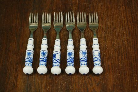 (n-7810/4) Unimewa DDR, sibulamustrilised portselanist käepidemetega kahvlid, 6tk