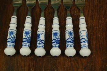 (n-7810/4) Unimewa DDR, sibulamustrilised portselanist käepidemetega kahvlid, 6tk 2