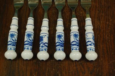 (n-7810/4) Unimewa DDR, sibulamustrilised portselanist käepidemetega kahvlid, 6tk