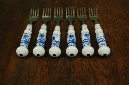 (n-7810/4) Unimewa DDR, sibulamustrilised portselanist käepidemetega kahvlid, 6tk