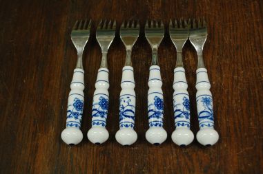 (n-7810/4) Unimewa DDR, sibulamustrilised portselanist käepidemetega kahvlid, 6tk