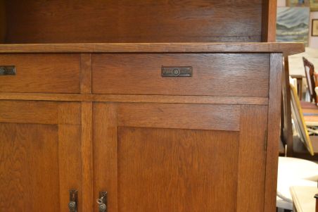 (L-813) Suur vanem puhvetkapp