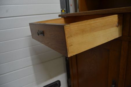 (L-813) Suur vanem puhvetkapp