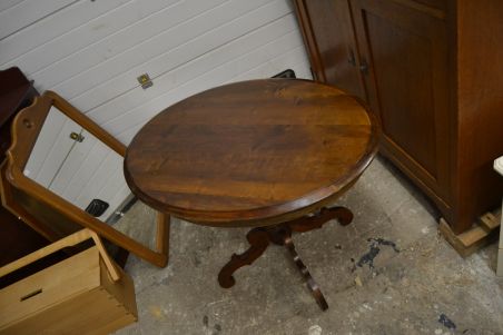 (L-814) Vana ovaalne laud, söögilaud