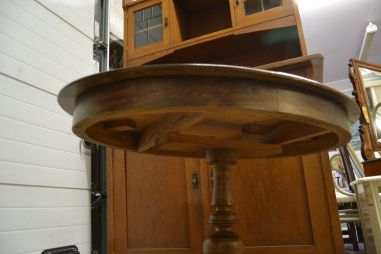 (L-814) Vana ovaalne laud, söögilaud