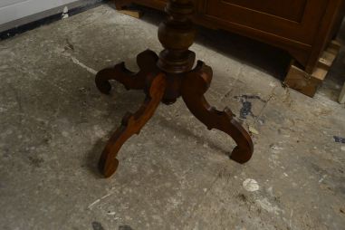 (L-814) Vana ovaalne laud, söögilaud