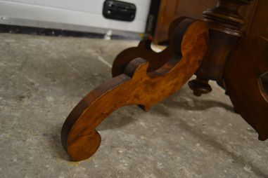 (L-814) Vana ovaalne laud, söögilaud