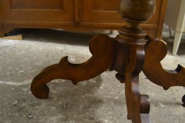 (L-814) Vana ovaalne laud, söögilaud