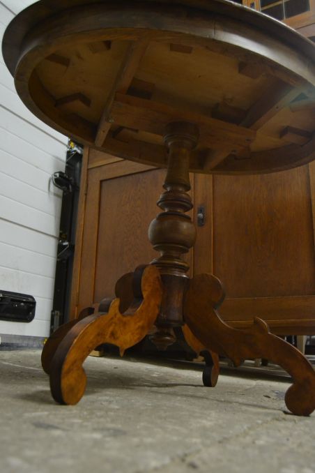 (L-814) Vana ovaalne laud, söögilaud