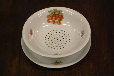 (n-7814) Bavaria Schumann Arzberg, puuviljadega sõel ja taldrik komplektis