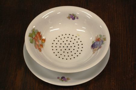 (n-7814) Bavaria Schumann Arzberg, puuviljadega sõel ja taldrik komplektis