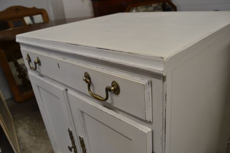 (L-817) Valge kummut Drexel Heritage