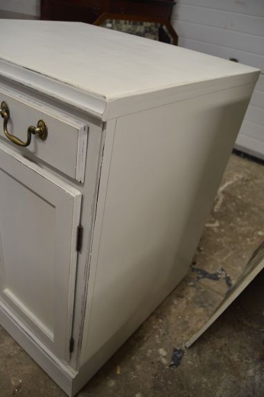 (L-817) Valge kummut Drexel Heritage