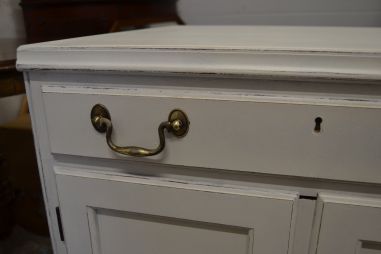 (L-817) Valge kummut Drexel Heritage