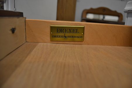 (L-817) Valge kummut Drexel Heritage