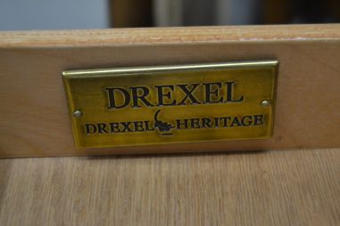 (L-817) Valge kummut Drexel Heritage