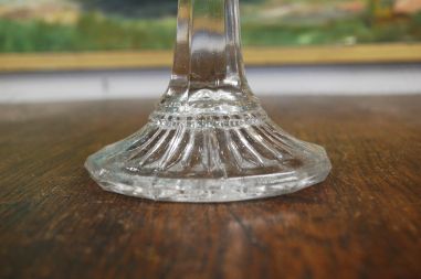 (n-7815) Kõrgel jalal uhke klaaskass