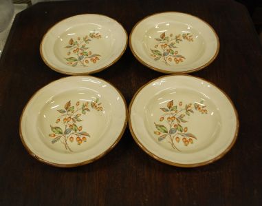 (n-7821/2) Quadrifoglio Ceramic, keraamilised supi-pastataldrikud "Kibuvits", 4tk