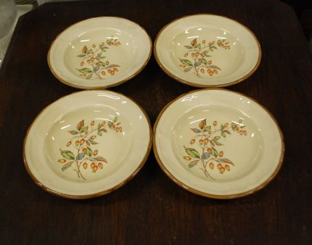 (n-7821/2) Quadrifoglio Ceramic, keraamilised supi-pastataldrikud "Kibuvits", 4tk