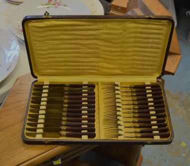 (L-820) Noad-kahvlid karbis