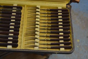 (L-820) Noad-kahvlid karbis 2