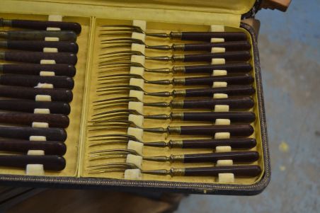 (L-820) Noad-kahvlid karbis