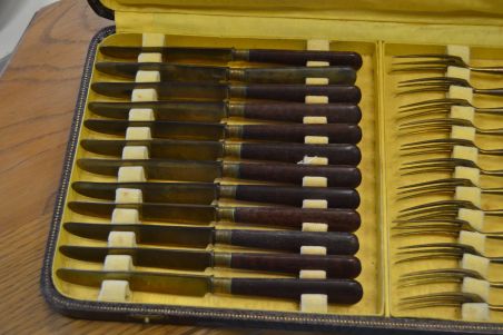 (L-820) Noad-kahvlid karbis