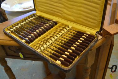 (L-820) Noad-kahvlid karbis