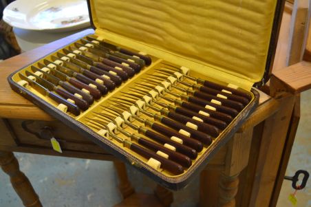 (L-820) Noad-kahvlid karbis