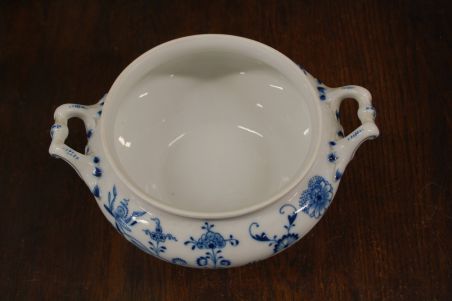 (n-7827) Uhke sibulamustriline sangadega kauss