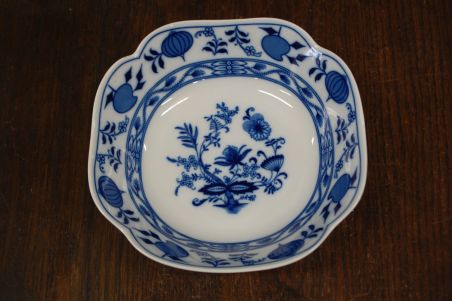 (n-7828) Oscar Schaller, sibulamustriline kauss