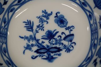 (n-7828) Oscar Schaller, sibulamustriline kauss 2