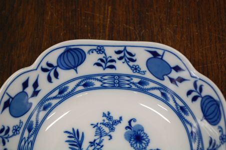 (n-7828) Oscar Schaller, sibulamustriline kauss