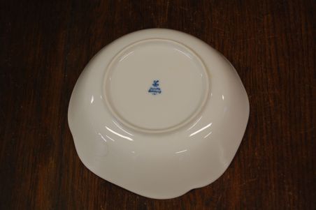 (n-7828) Oscar Schaller, sibulamustriline kauss